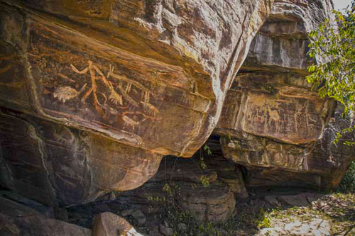 rock engravings and paintings in cave